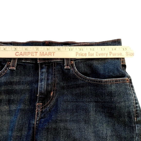 Levi's Women's Jean Shorts Size 28 Mid Thigh Stretch Denim Classic Red Tag EUC - Picture 8 of 13